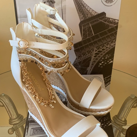 Brand new Summer Sandals with embellished trinkets.  Look good without effort! - Picture 8 of 9